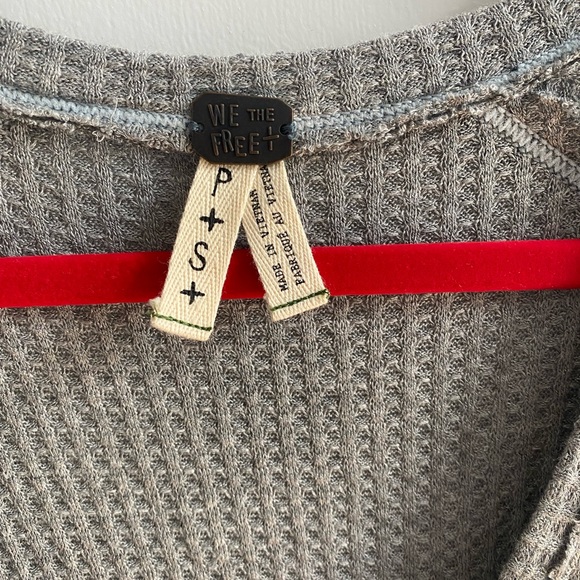 Gray v-neck free people mixed media top - small - Picture 3 of 3
